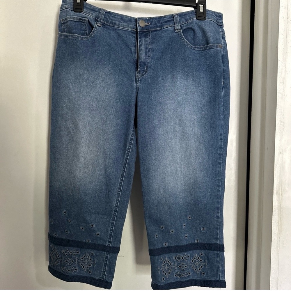 CJ Banks Embroidered Jean Capris 14P